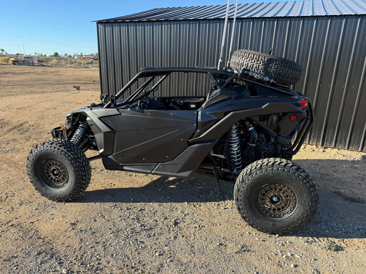 2018 CAN AM X3 SDR Cage, Custom Tire Mount and full HCR Suspension